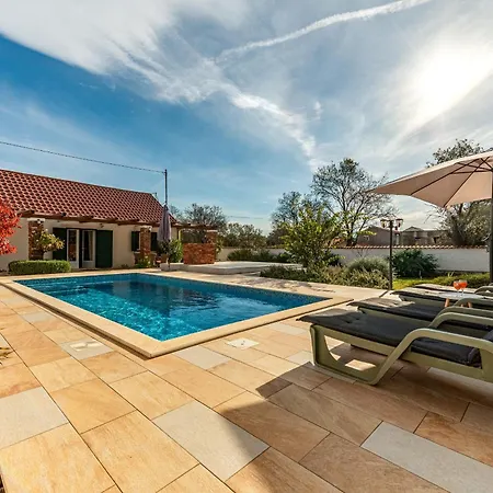 Βίλα Zdravko Zadarvillas *