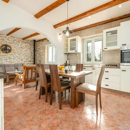 Zdravko Zadarvillas * Prkos