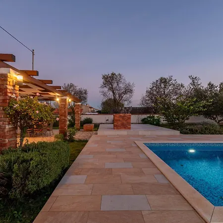 Βίλα Zdravko Zadarvillas *