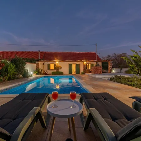 Zdravko Zadarvillas *