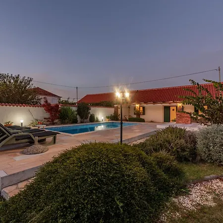 Βίλα Zdravko Zadarvillas