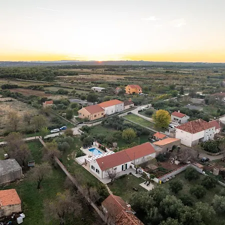 Zdravko Zadarvillas *