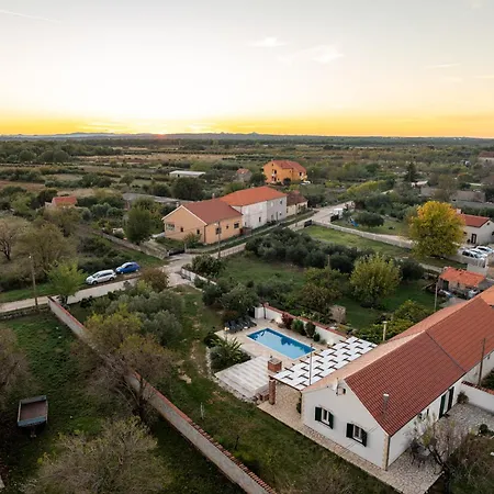 Zdravko Zadarvillas *